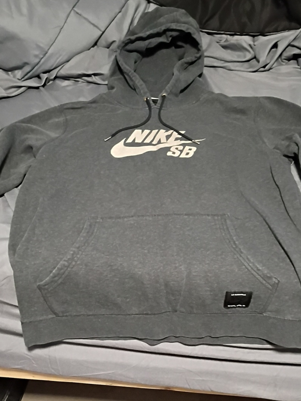 Nike SB Men's Grey Pullover Hoodie